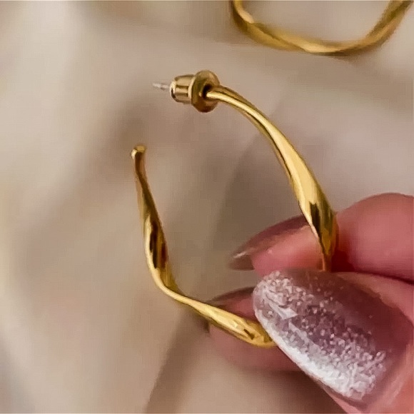 ⚜️[𝟯/$𝟭𝟴]⚜️Big Gold 925 Post Hoop Earrings NEW - Picture 5 of 8